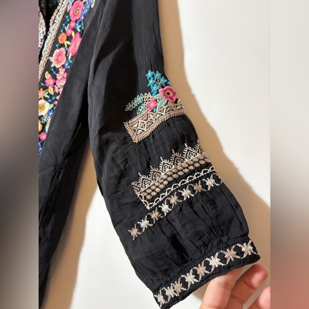 JOHNNY WAS "SARABETH" Embroidered 3/4 Sleeve In Blacke Tunic Top - Picture 8 of 13